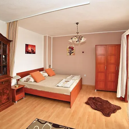1 Bedroom Amazing Apartment In Okrug Gornji Apartment