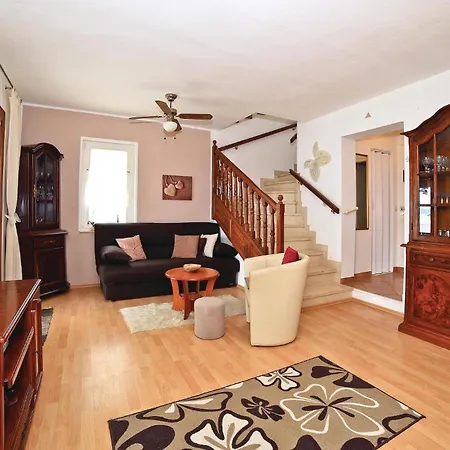Apartment 1 Bedroom Amazing Apartment In Okrug Gornji Trogir